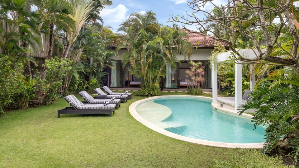 Cozy 2BR Villa W/Amazing Pool Area, Bali Villa 2216