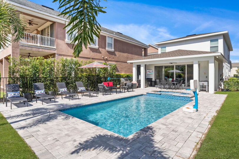 Rent the Perfect 4 Bedroom Villa, Reunion Resort Villa 1018