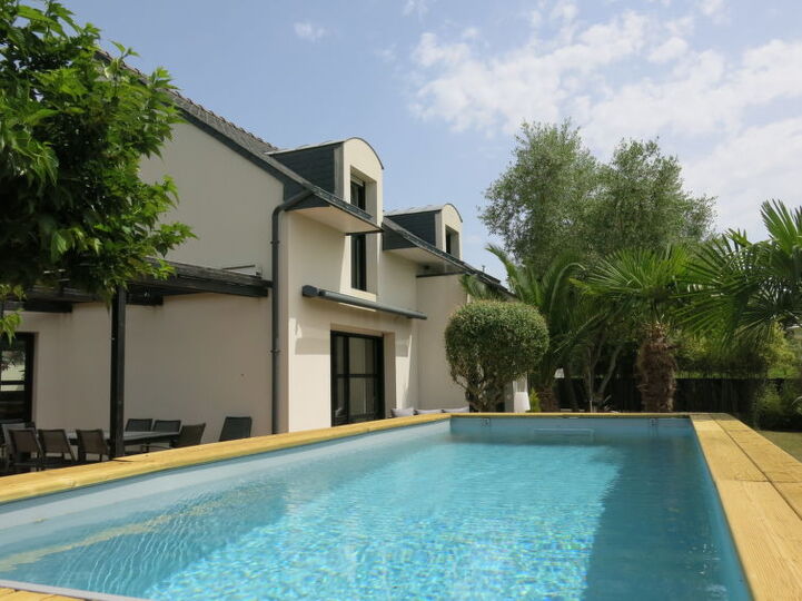 Charming Villa with Ocean Views in Bretagne,1105, Theix-Noyalo, France