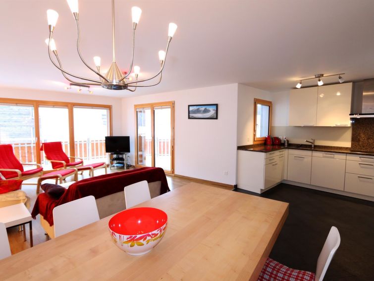 Spacious 3 Bedroom Retreat in Saas-Fee, 1274