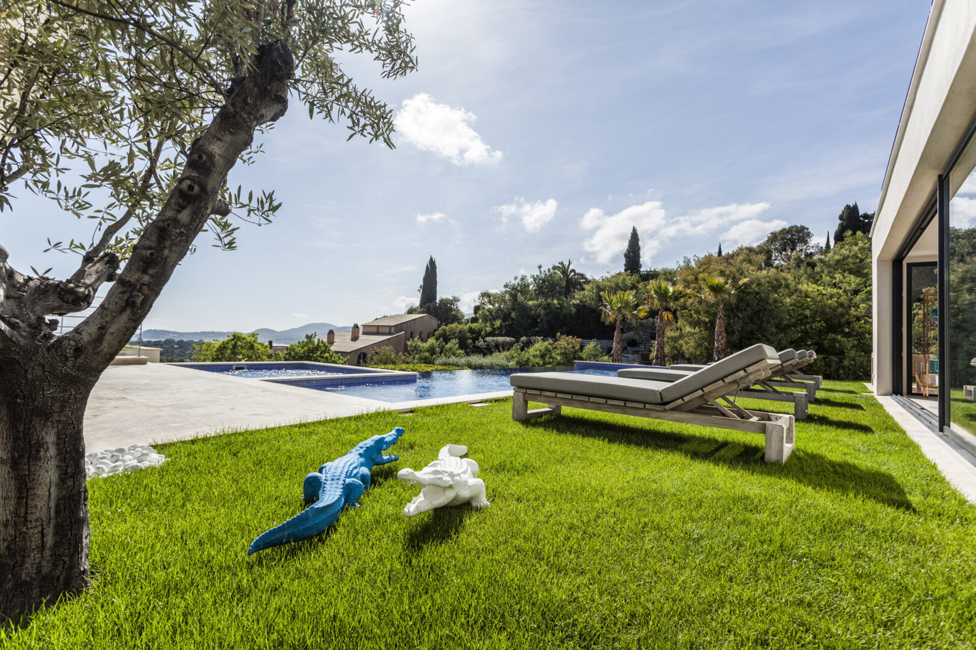 Seaside Bliss: Villa Colibri's Luxe Escape