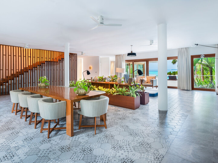 Tranquil Waterside Living: 4 Bedroom Gem,1005