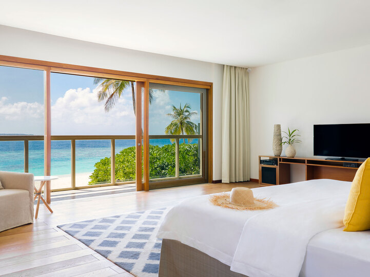 Private Escape in Baa Atoll,1006