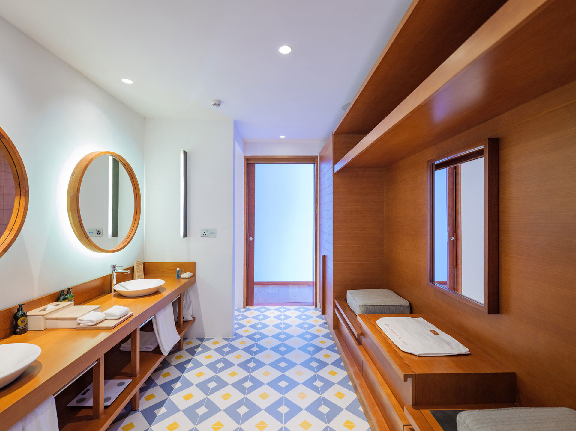 Elegant 4 Bedroom Villa in Paradise,1007