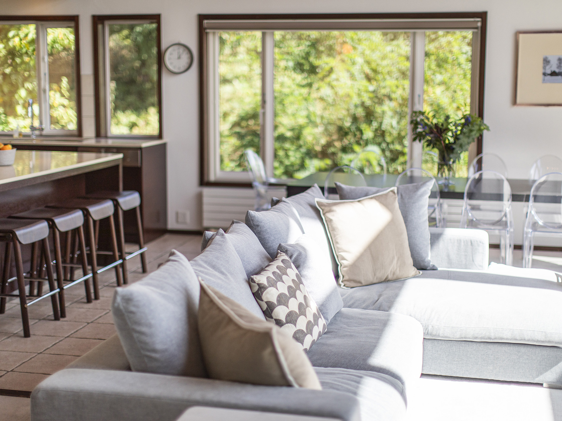 Restful living area with the view of the mountains
