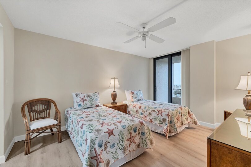 The Twin Bedroom Fits 2 People Comfortably
