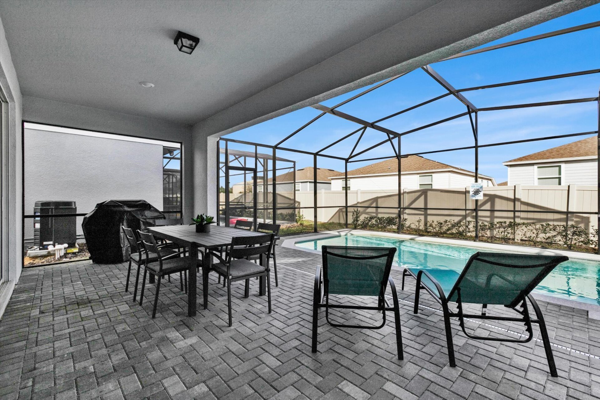 Patio Dining (Angle)