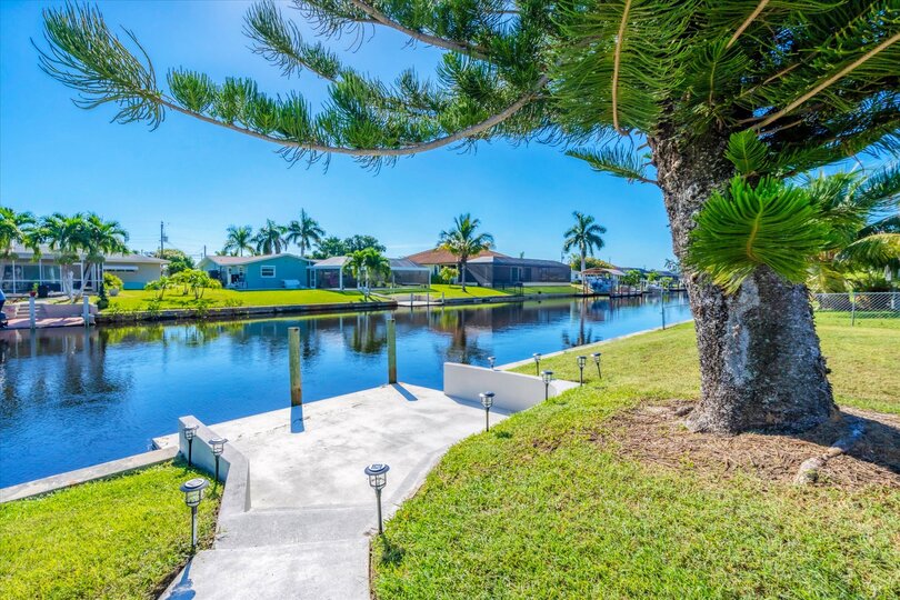 Path leading to dock. Dock size: 15' x 14'