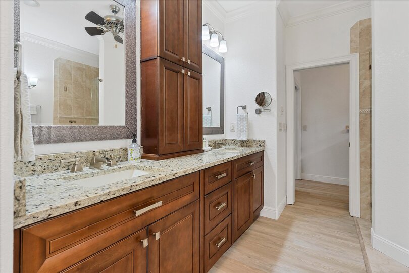 Double Vanity in ensuite