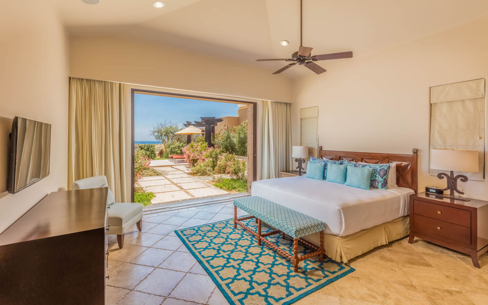 A Luxurious Escape in the Heart of Diamante, Cabo San Lucas Villa 1051