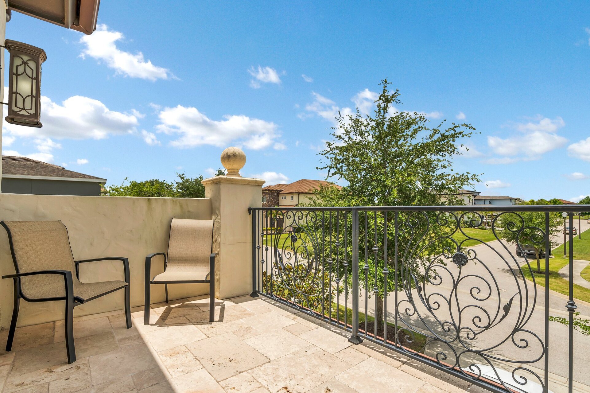Front of the house balcony to admire the beautiful day