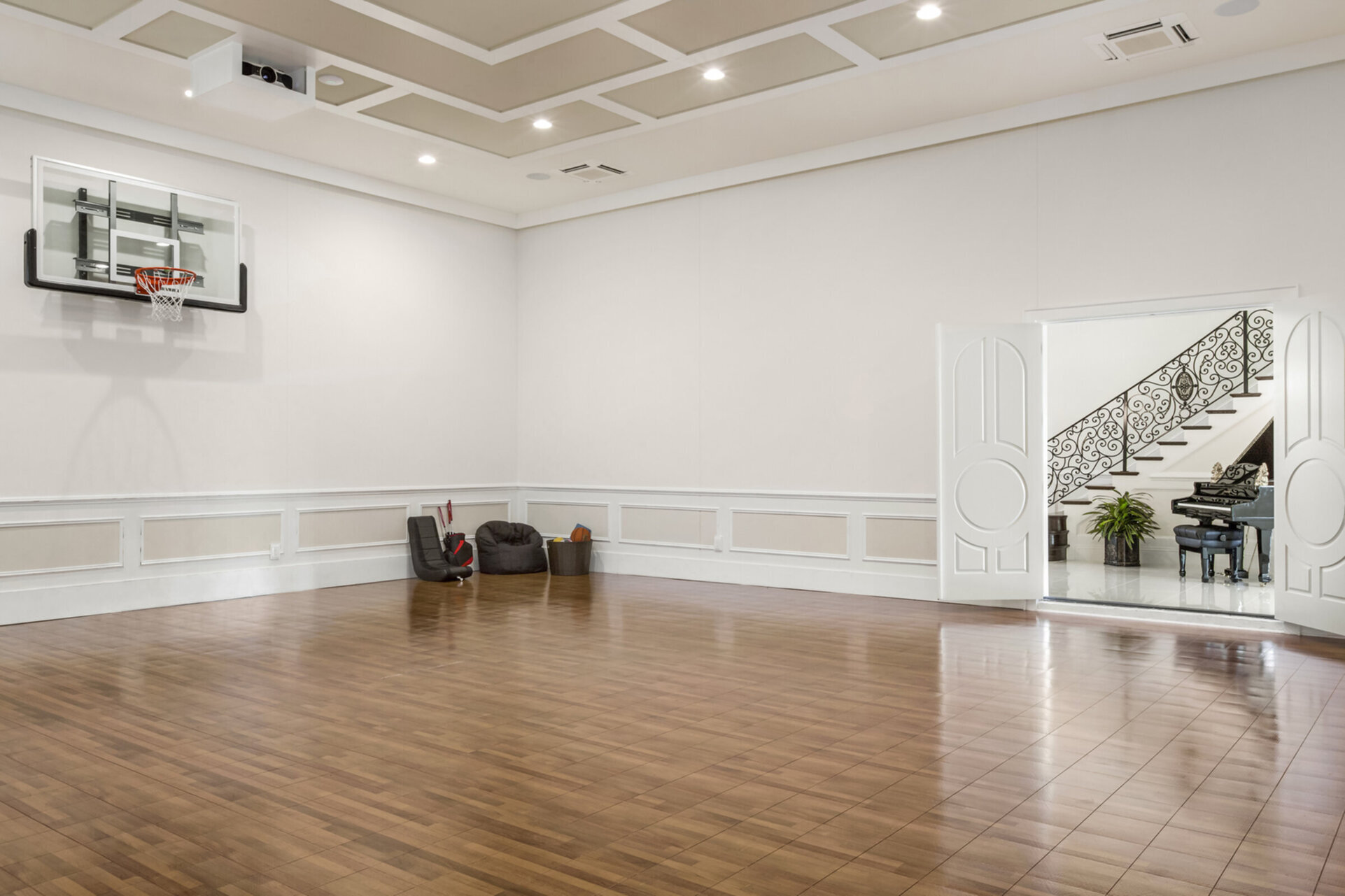 The sports hall/private ballroom with indoor basketball court will be a hit