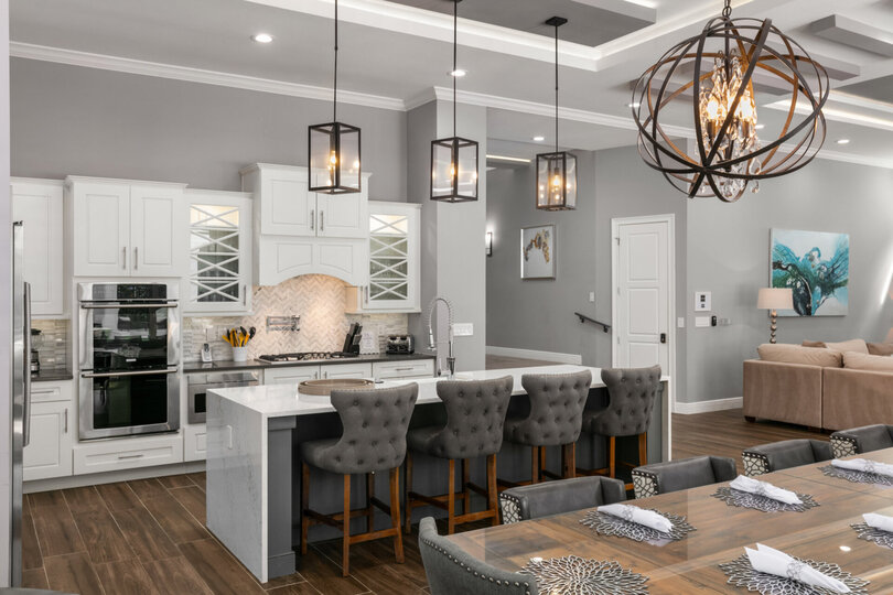 Grab a morning coffee and hop on one of the 4 barstools at the breakfast bar
