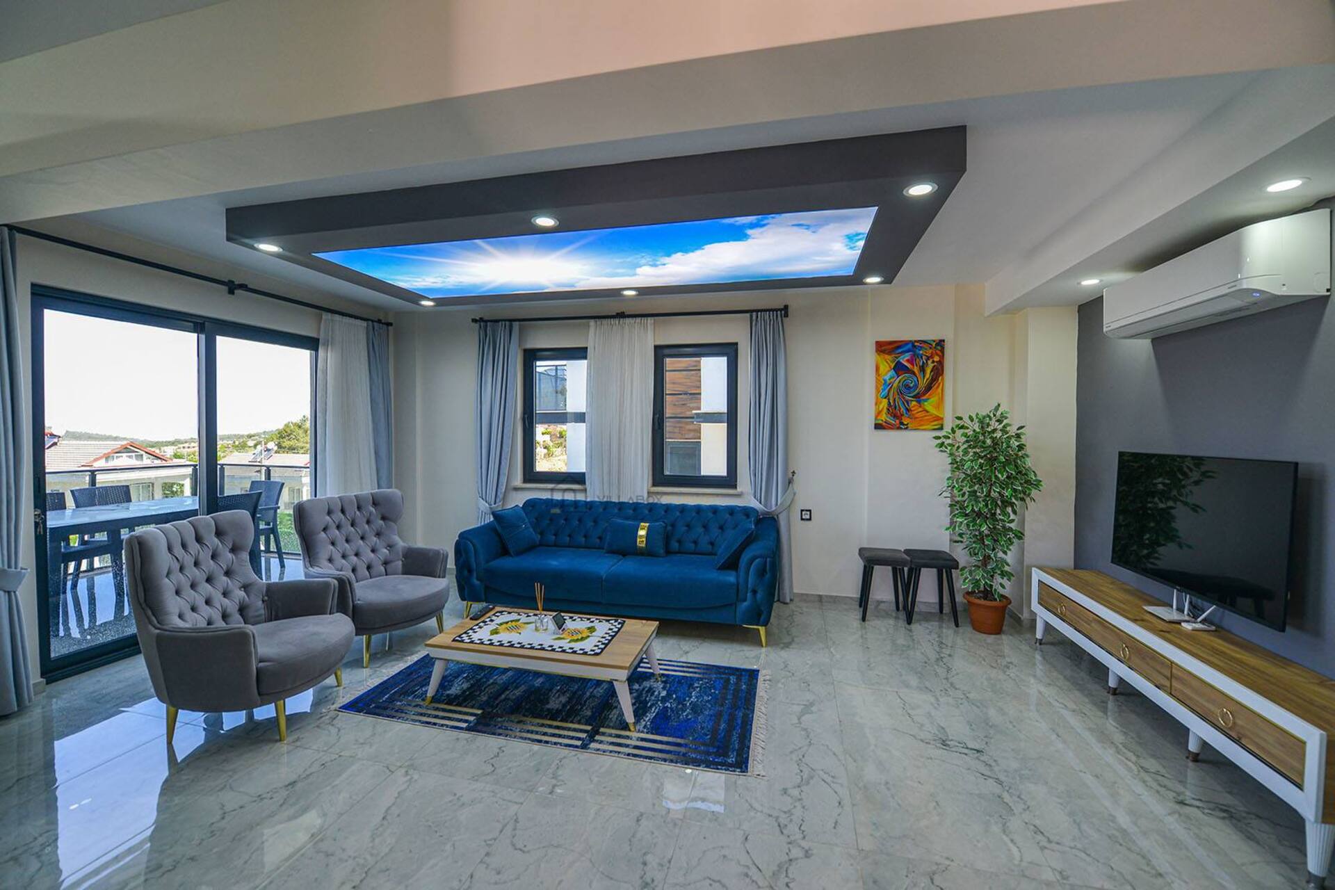 A Home Designed for Summer Living 1038