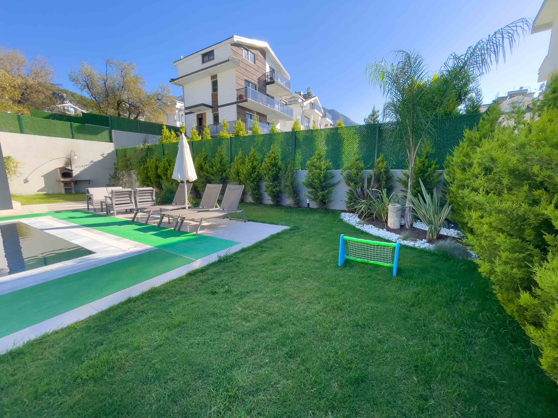 Your Own Place for Summer Escapes 1045