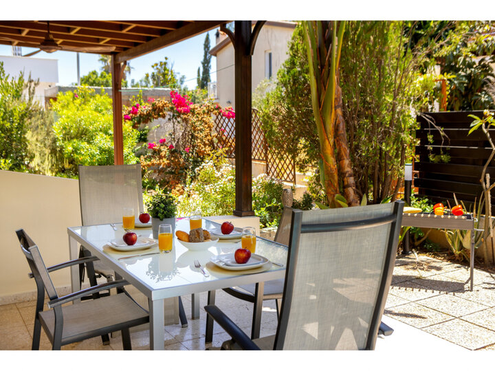 Stylish in the Heart of Perivolia, Larnaca Villa 1402