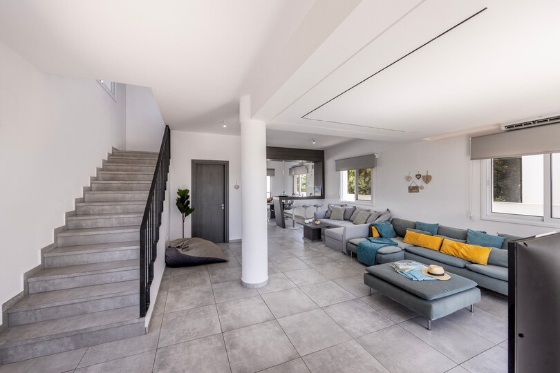Elegant Ayia Napa Villa with Private Garden, 1395