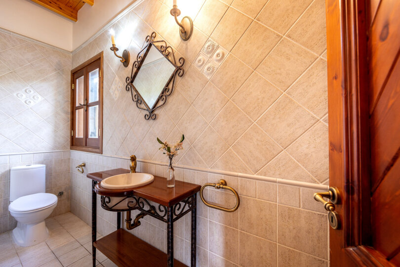 The Enchanting 4 Bedroom Villa in Pedoulas, 1005