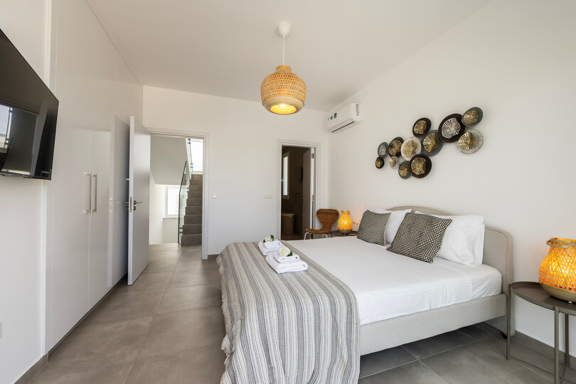 Tranquil Oasis: 6 Bedroom Villa in Protaras, 1727