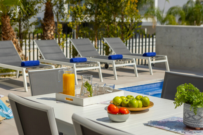 Tranquil Oasis: 6 Bedroom Villa in Protaras, 1727