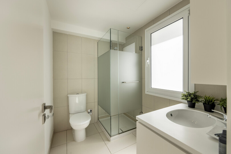 Serene Villa with 5 Bedrooms in Pernera 1543
