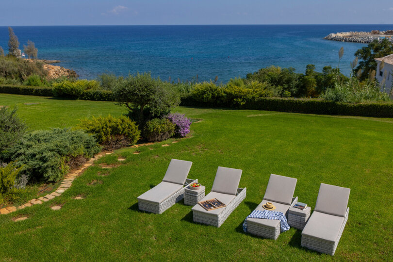 Serene Villa with 5 Bedrooms in Pernera 1543