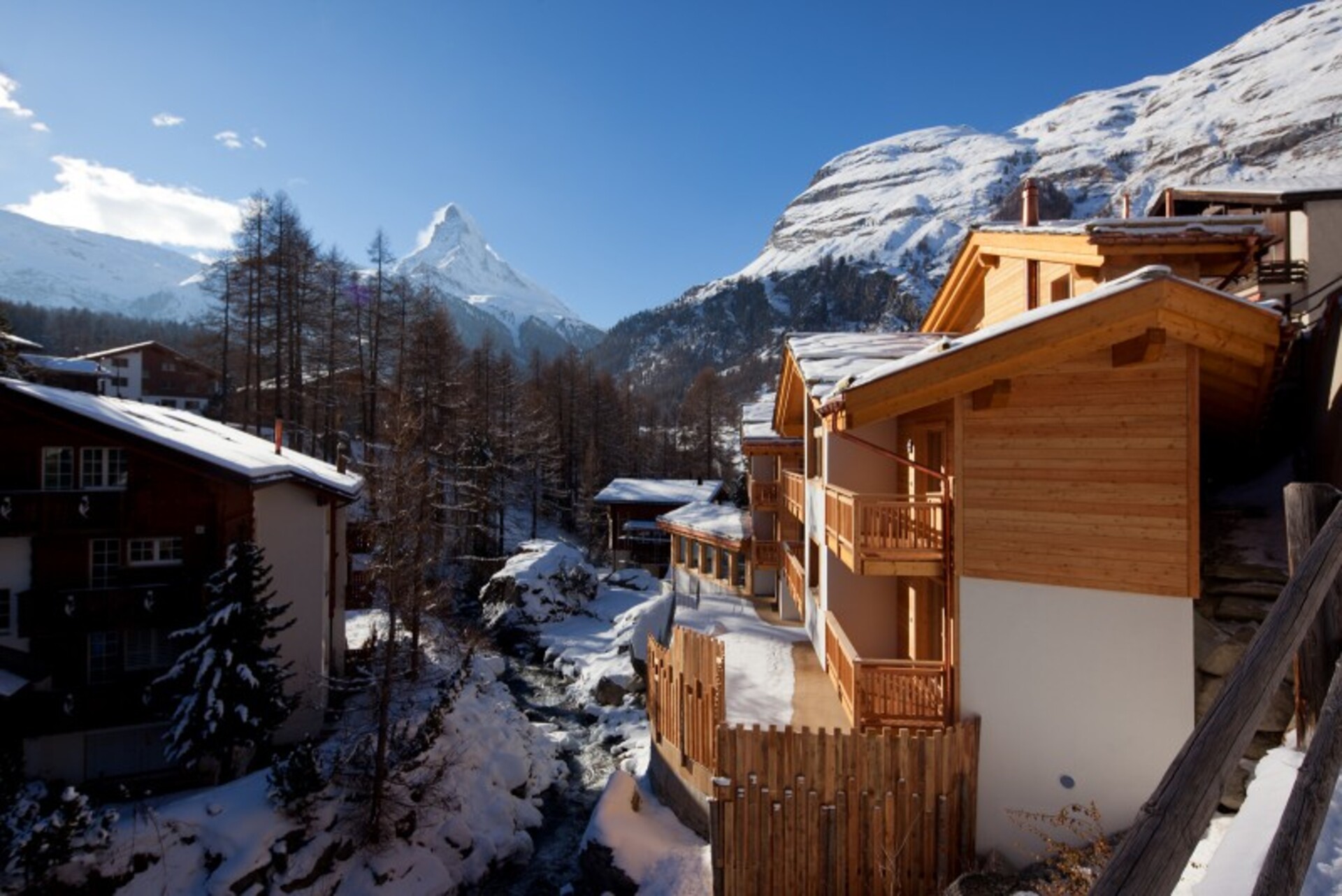 Matterhorn Gazes, Luxury Embraces 1000