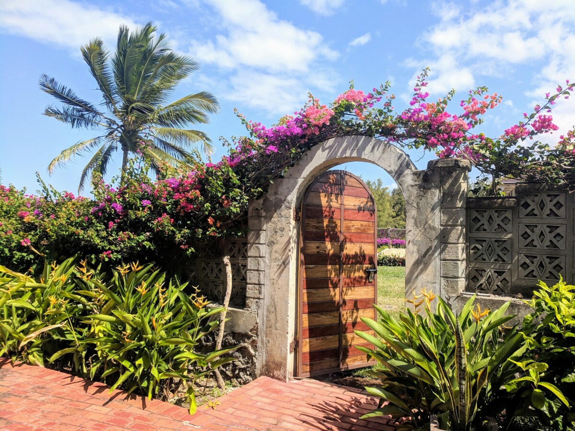 Luxury Beachfront Bliss Awaits in Zanzibar Paradise, 1002