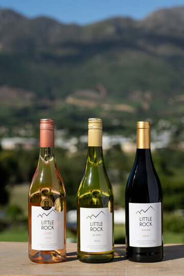 Elegant Shiraz Room with Vineyard & Mountain Views 1037