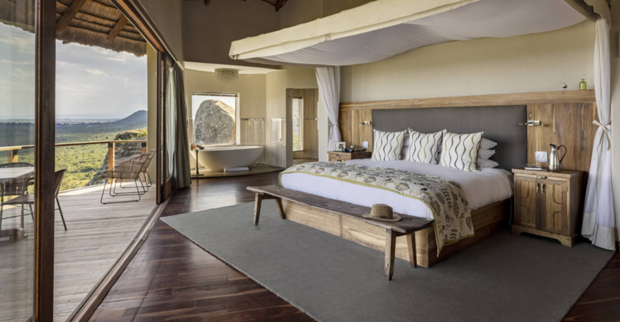Luxurious Family Suite with Private Pool & Views 1052