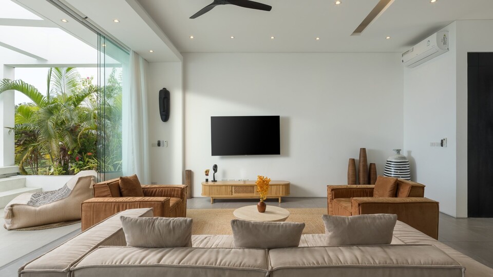 Golden Lotus - The Flourish Villa - Restful living area