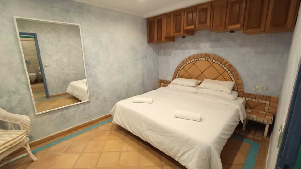 Relaxing Getaway in Canarias - 5 BR Villa, Canarias Villa 1046