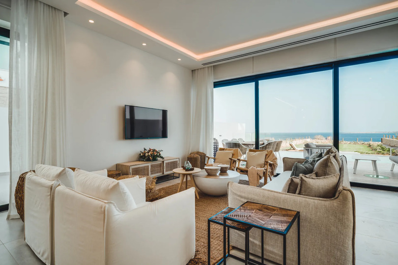 Luxury by the Shore | Villa 1040