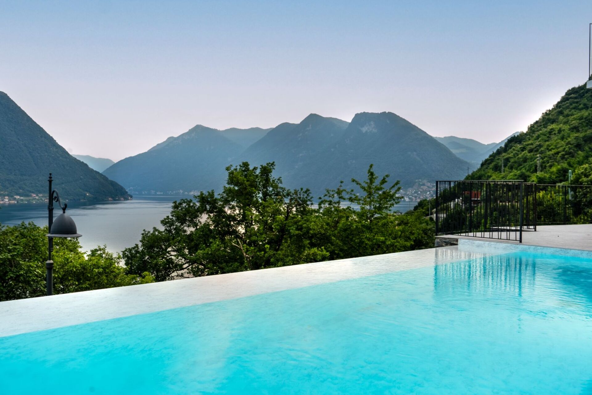 Luxurious 4 Bedroom Villa with Stunning Views in Lombardy