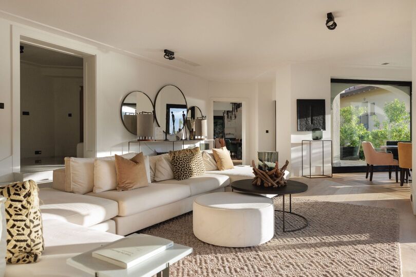 Luxurious Sanctuary Overlooking Lake Como