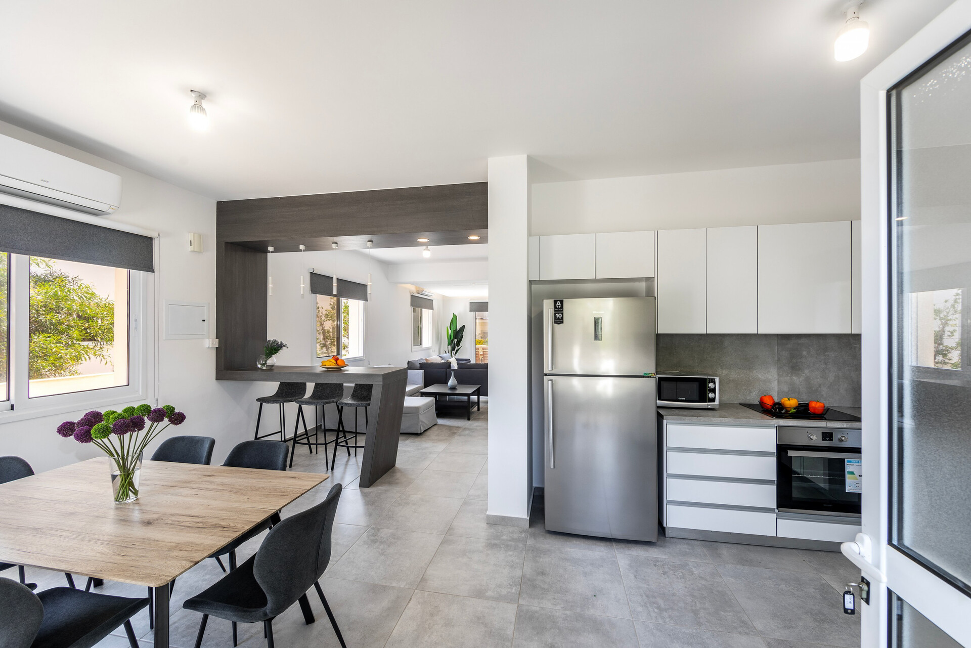 5 Star Villa Napa Bay Vista - Modern Sea View Retreat