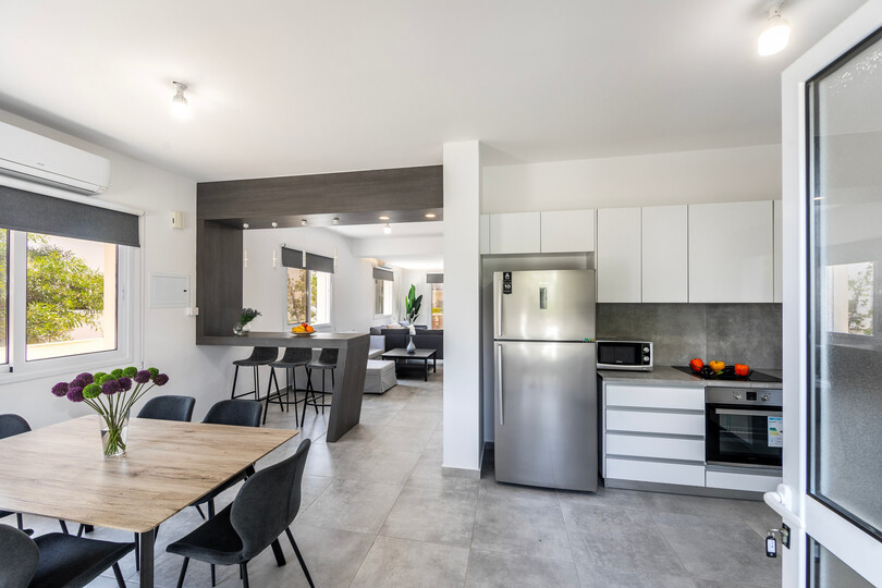 5 Star Villa Napa Bay Vista - Modern Sea View Retreat