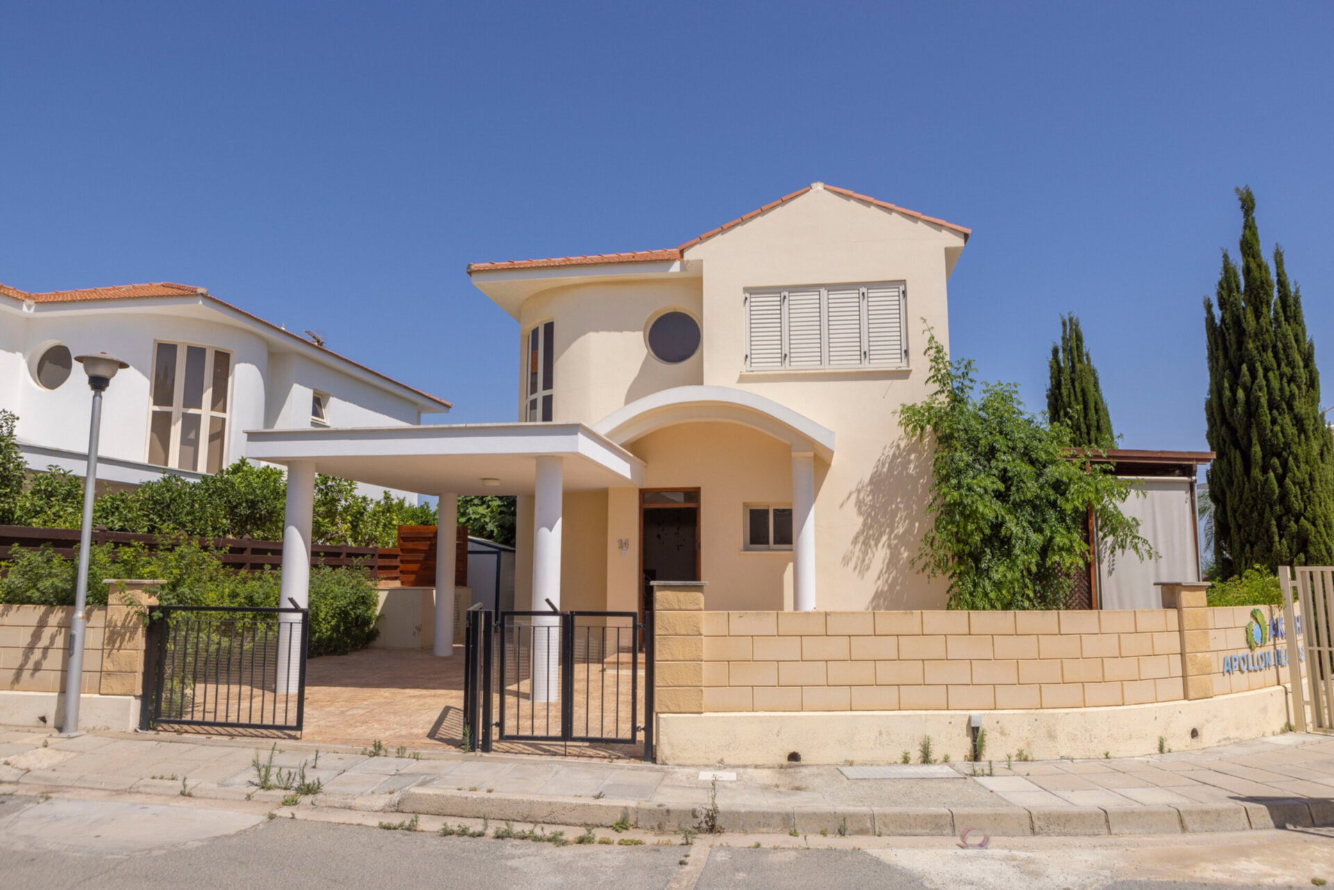 5 Star Villa Larnaca Chelidonia - Luxury Seafront Escape