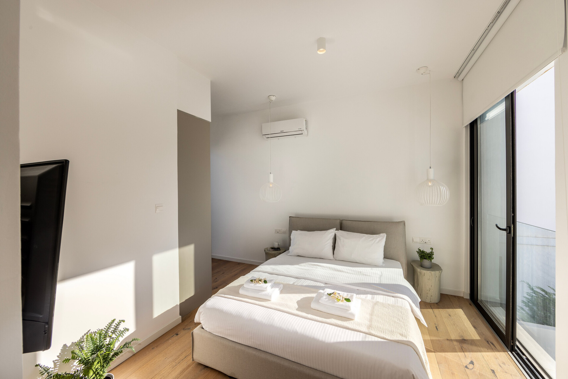 5 Star Villa Periyiali Seaside Haven - Cliffside Coastal Retreat