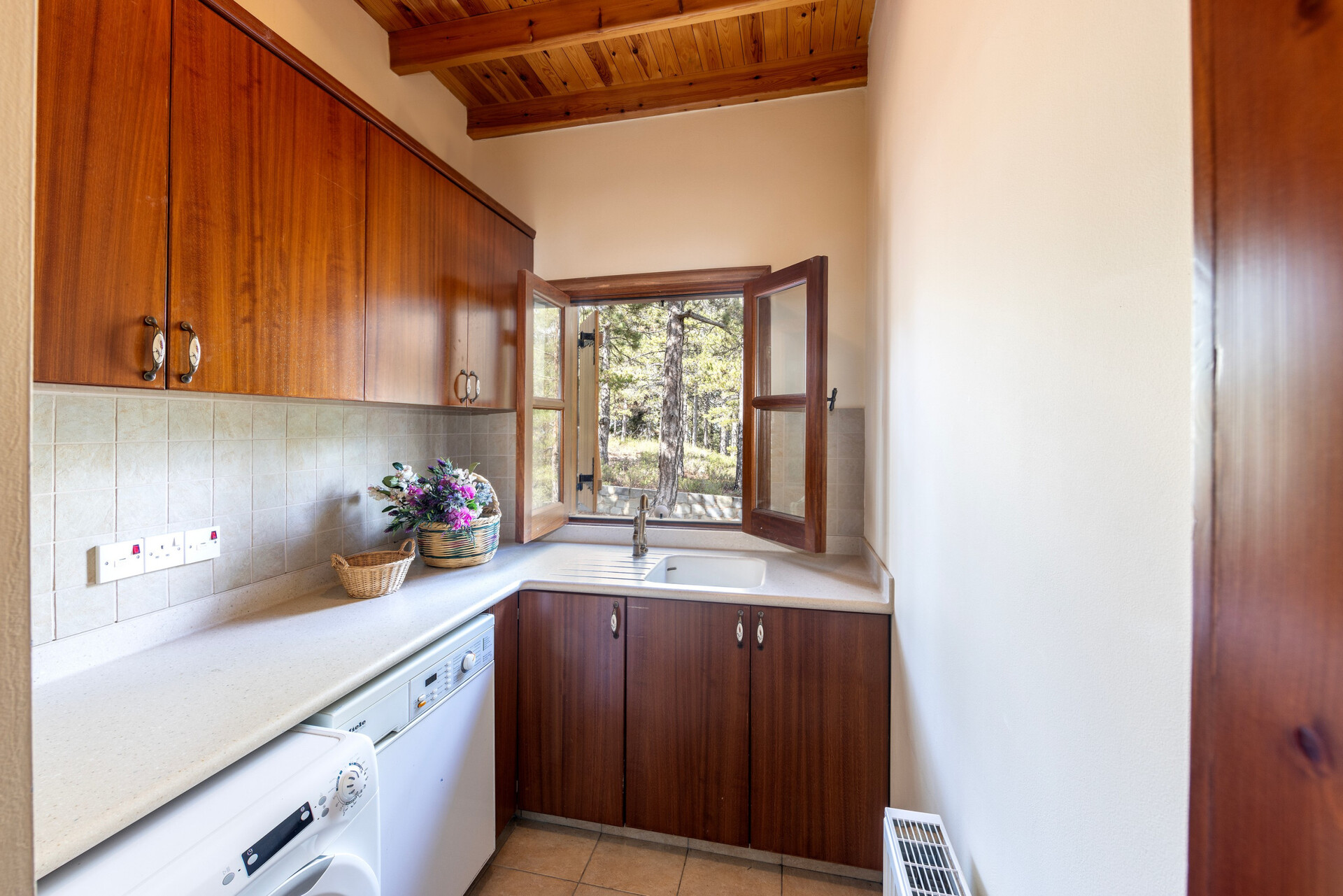 5 Star Villa Troodos Mature Pine Chalet - Forest Mountain Escape