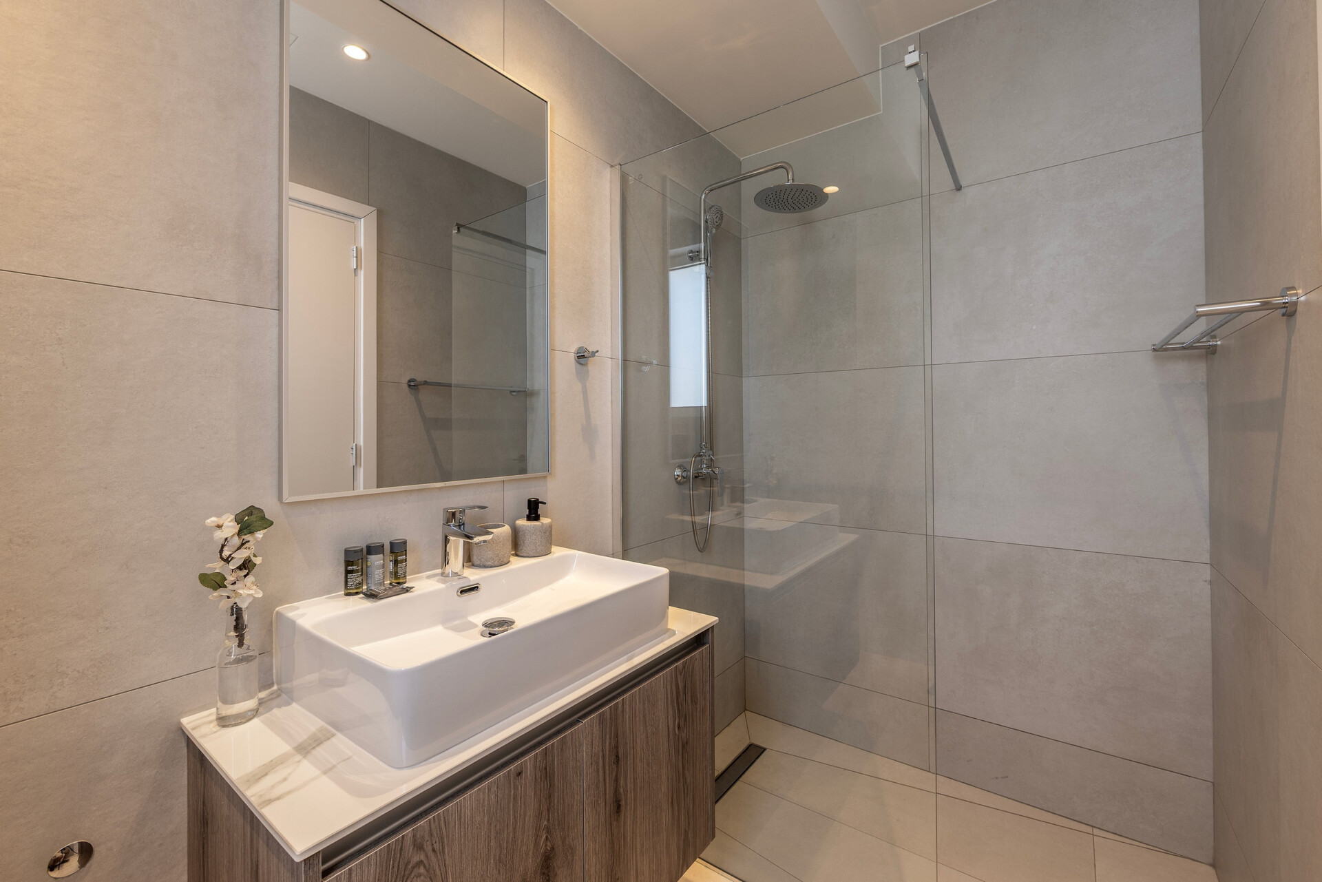 5 Star Villa Leomi Seaside - Coastal View Retreat.