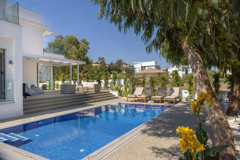5 Star Villa Leomi Seaside - Coastal View Retreat.