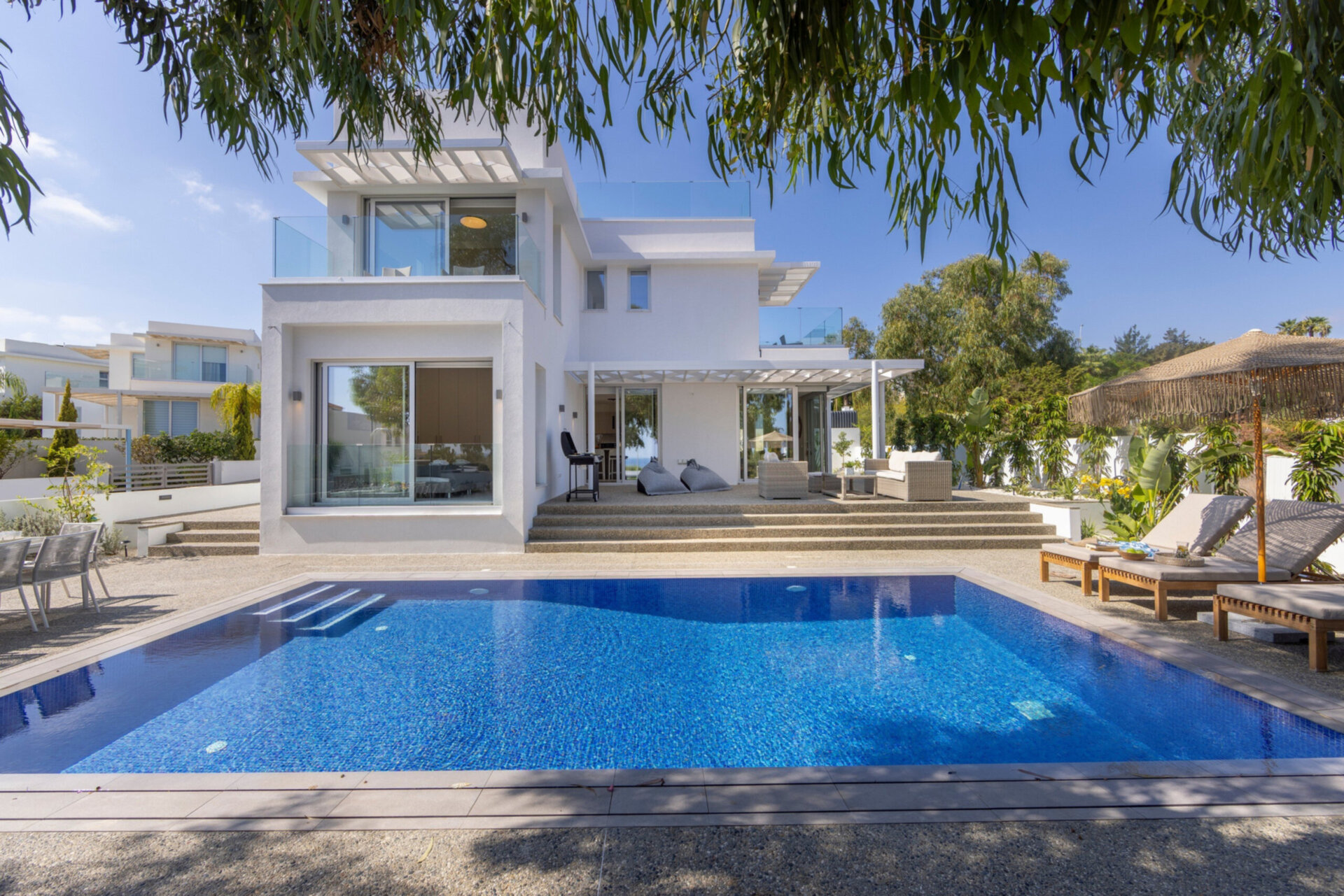 5 Star Villa Leomi Seaside - Coastal View Retreat.