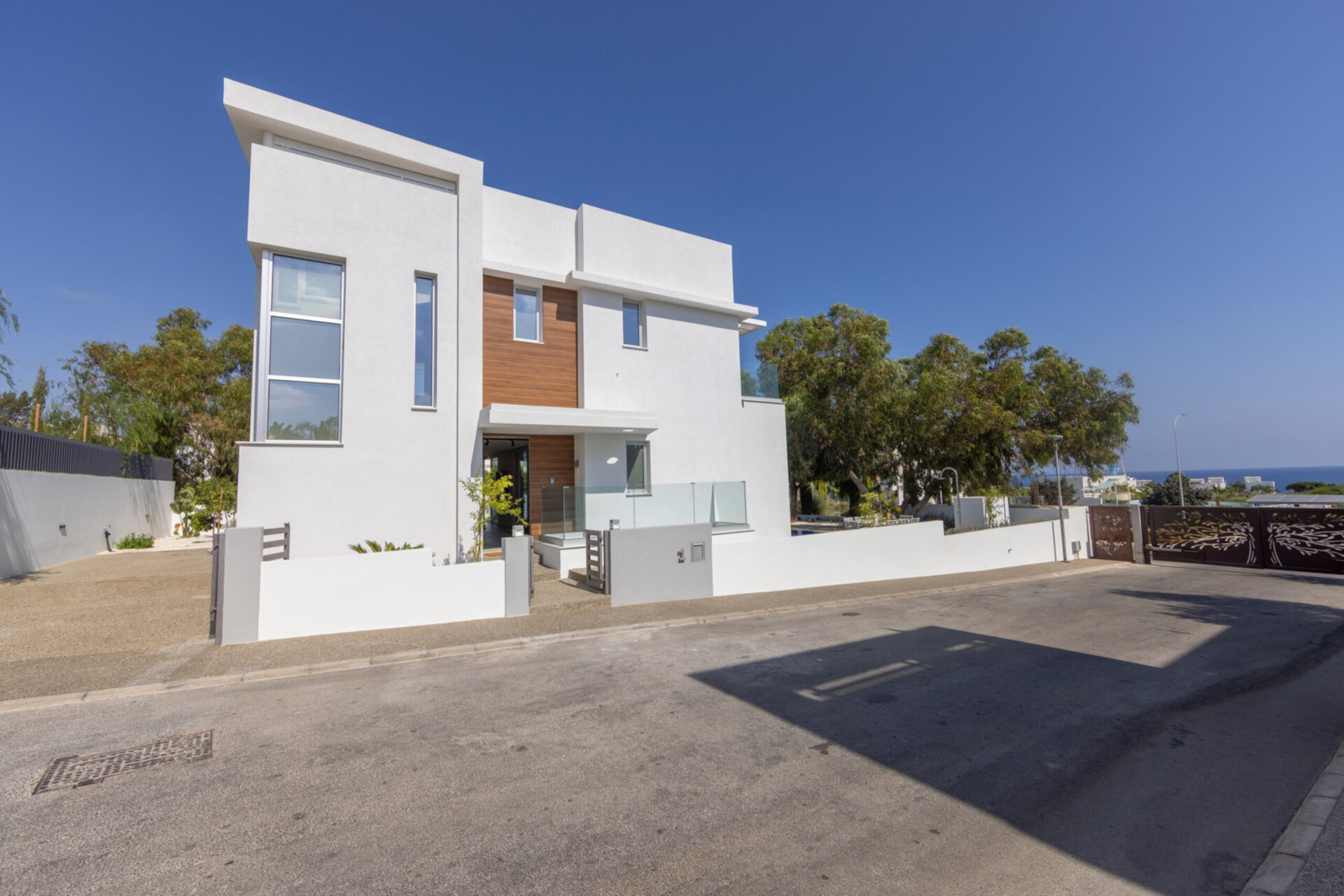 5 Star Villa Leomi Seaside - Coastal View Retreat.