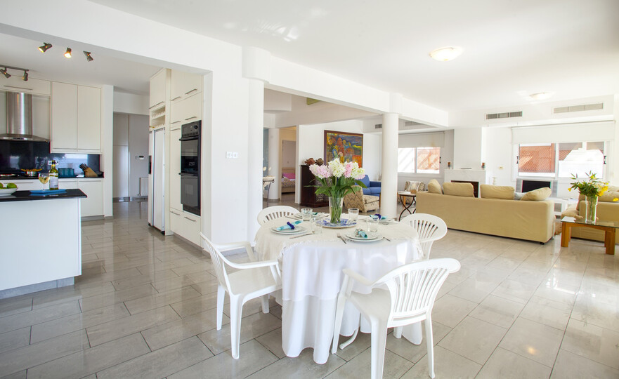 5 Star Villa Sunset Beachfront - Coastal Luxury Retreat
