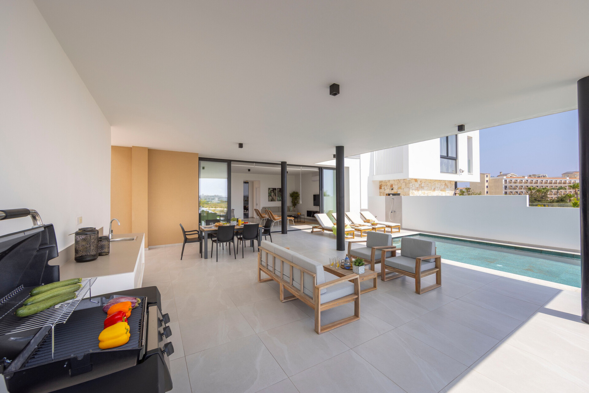 5 Star Villa Aqua Pearl - Contemporary Coastal Escape