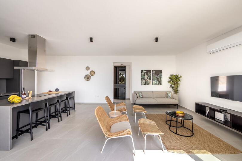 5 Star Villa Aqua Pearl - Contemporary Coastal Escape
