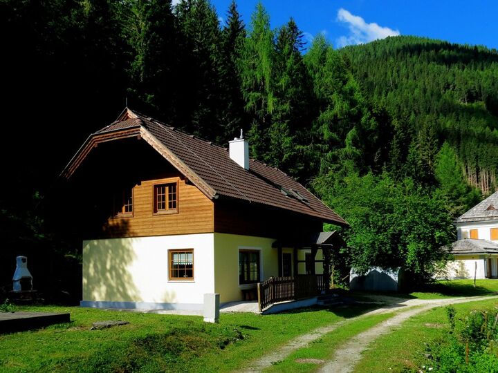 Spacious 3-Bed House in Spittal an der Drau, Sleeps 7, 1050, Innerkrems, Austria