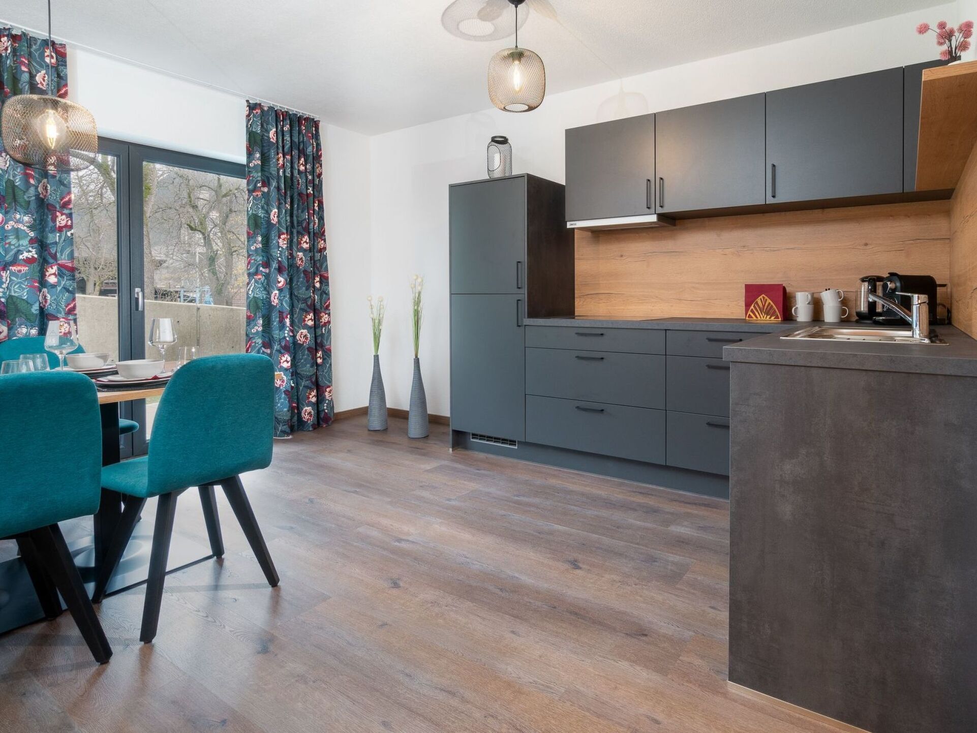 Luxurious 2-Bed Apartment in Landeck, Sleeps 3, 1285