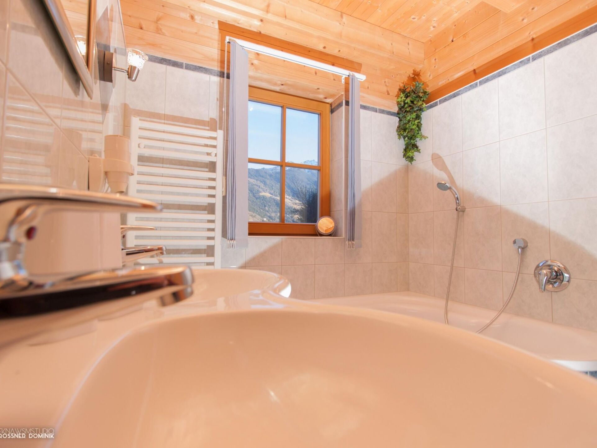 4-Bed House with Private Pool in Imst, Sleeps 8, 1287